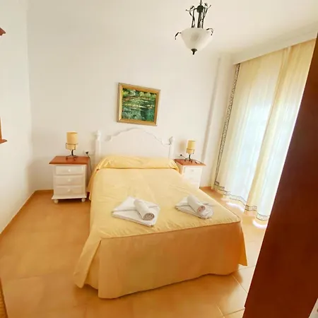 Acogedor Playa Torrecilla * Nerja