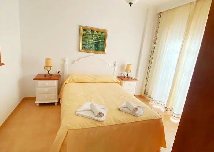 Acogedor Playa Torrecilla * Nerja